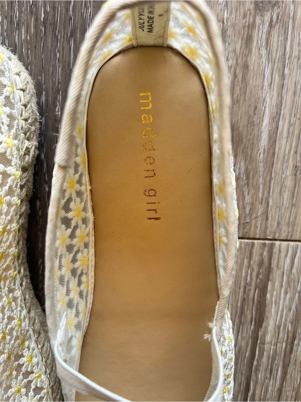 Madden Girl Daisy pattern espadrille mesh flat, size 9.5